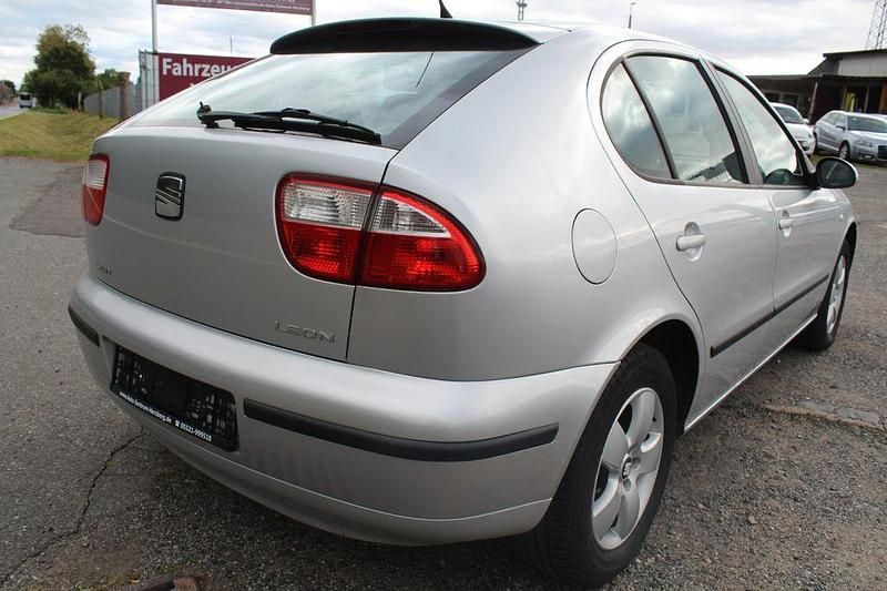 Używany Seat Leon Stella 105 KM (77 kW) 2003 Srebrny Sedan/Limuzyna
