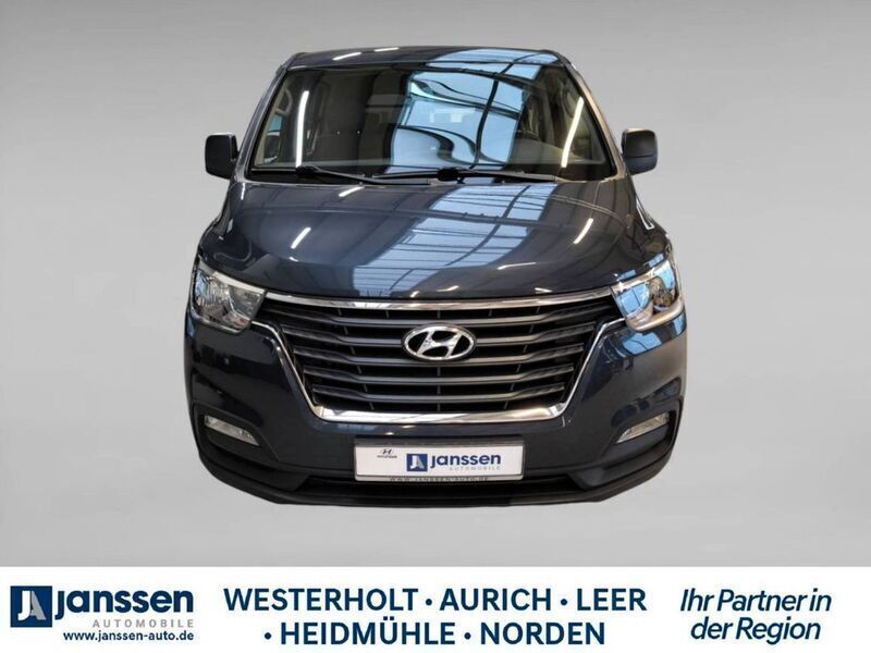 Grau Gebraucht 2020 Hyundai H-1 Van / Kleinbus | 27.490 € - Bild 1/2