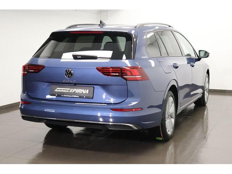 Gebraucht VW Golf VIII 150 PS (110 kW) 2026 Blau Kombi