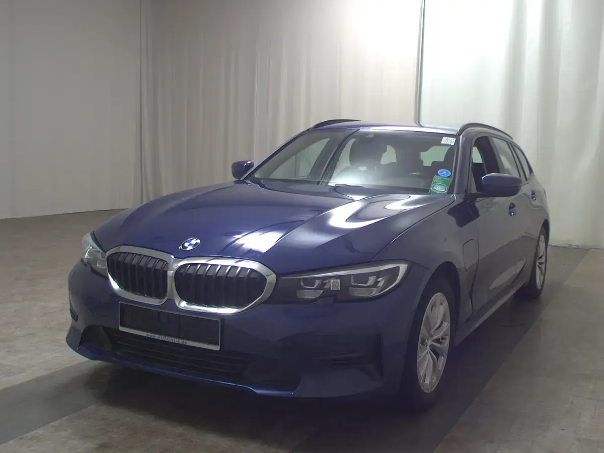 Gebraucht BMW 330 Advantage 252 PS (185 kW) 2021 Phytonicblau metallic (metallic) Kombi