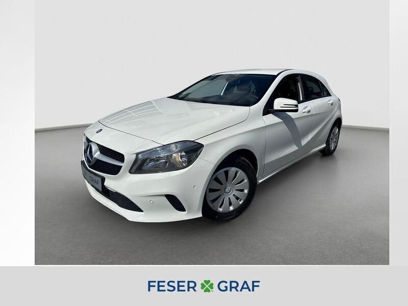 Calcitweiss Gebraucht 2017 Mercedes A160 Limousine | 11.440 € (Superpreis) - Bild 1/4