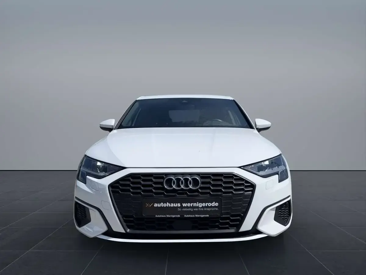 Gebraucht Audi A3 110 PS (80 kW) 2023 Weiß Limousine