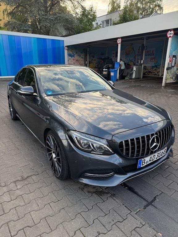 Grau Gebraucht 2014 Mercedes 220 Avantgarde Limousine | 15.899 € - Bild 1/4
