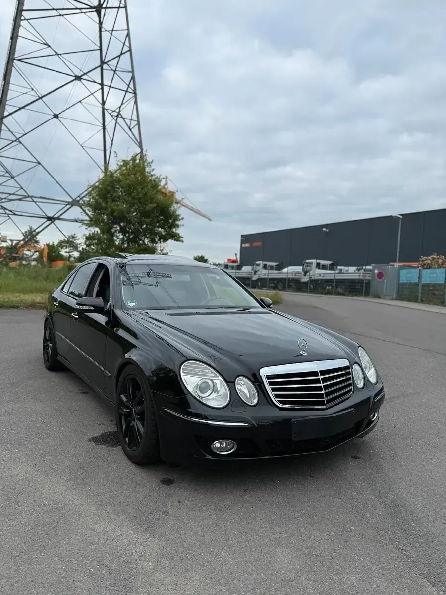 Gebraucht Mercedes E320 Elegance 224 PS (164 kW) 2006 Schwarz Limousine