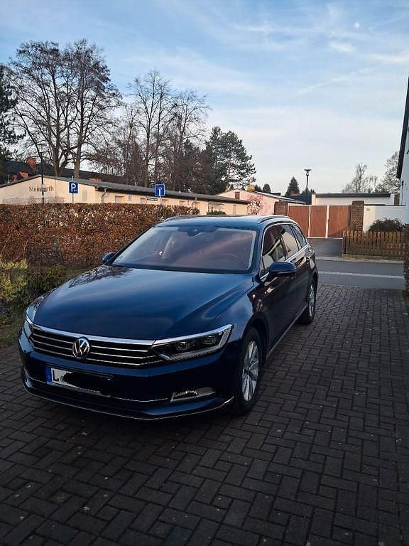 Gebraucht VW Passat Highline 150 PS (110 kW) 2019 Blau Kombi