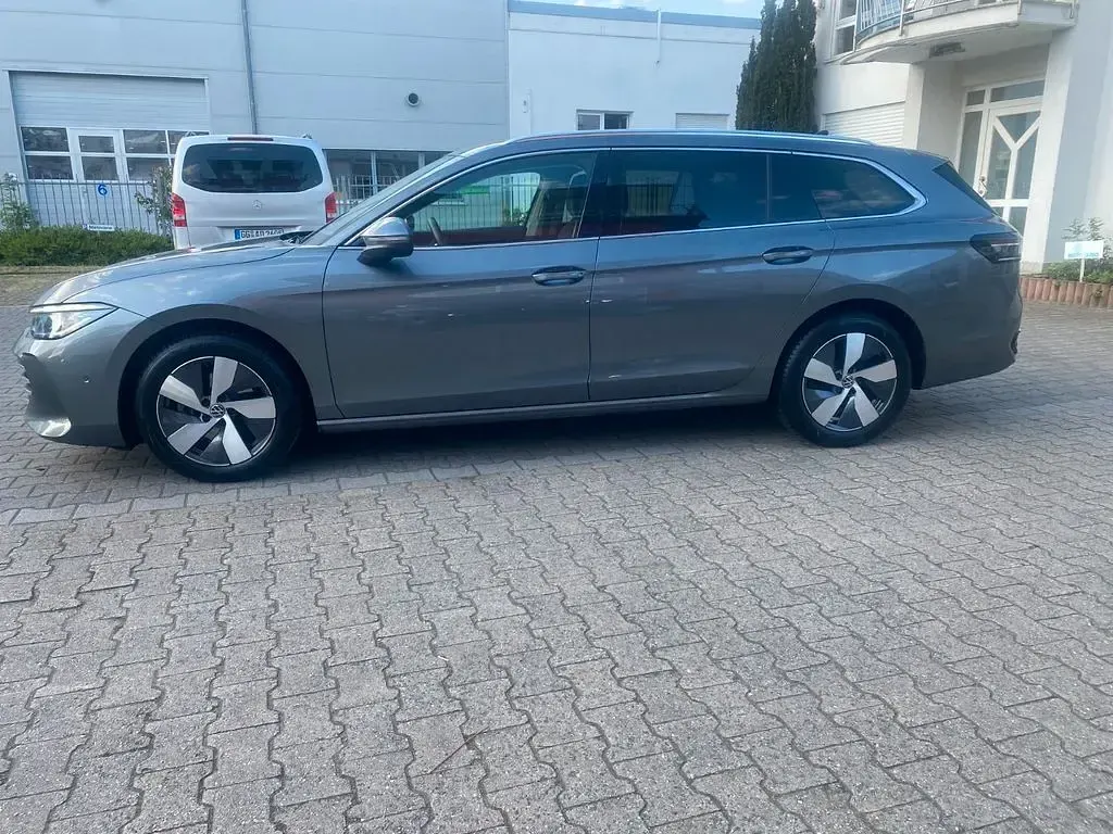 Gebraucht VW Passat Elegance 150 PS (110 kW) 2025 Grau Kombi