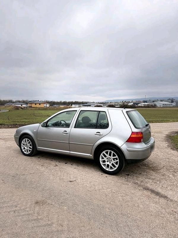 Gebraucht VW Golf IV 105 PS (77 kW) 2003 Silber Kleinwagen
