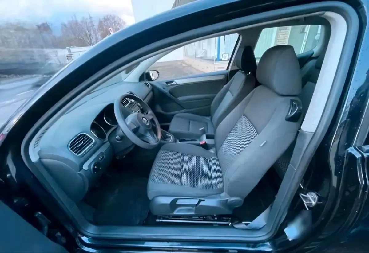 Gebraucht VW Golf VI 85 PS (62 kW) 2009 Schwarz Kleinwagen