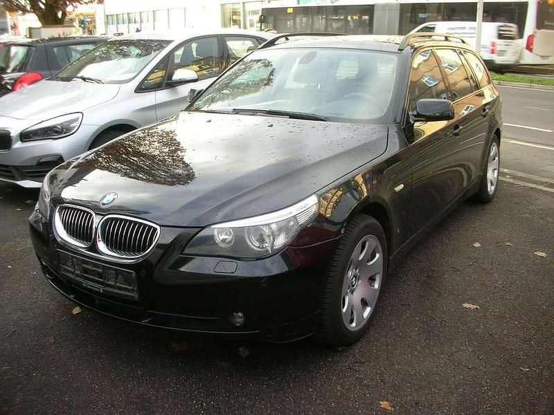Gebraucht BMW 530 258 PS (189 kW) 2006 Schwarz Kombi