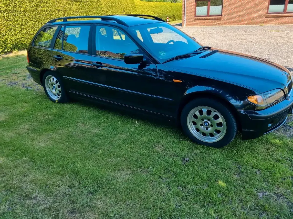 Gebraucht BMW 318 143 PS (105 kW) 2002 Schwarz Kombi
