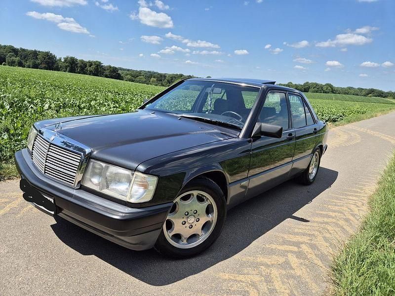 Andere außenfarben Gebraucht 1990 Mercedes 190 Sportline Limousine | 11.500 € - Bild 1/4