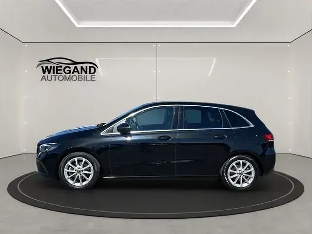 Gebraucht Mercedes B200 Progressive 163 PS (119 kW) 2019 Schwarz Kleinwagen
