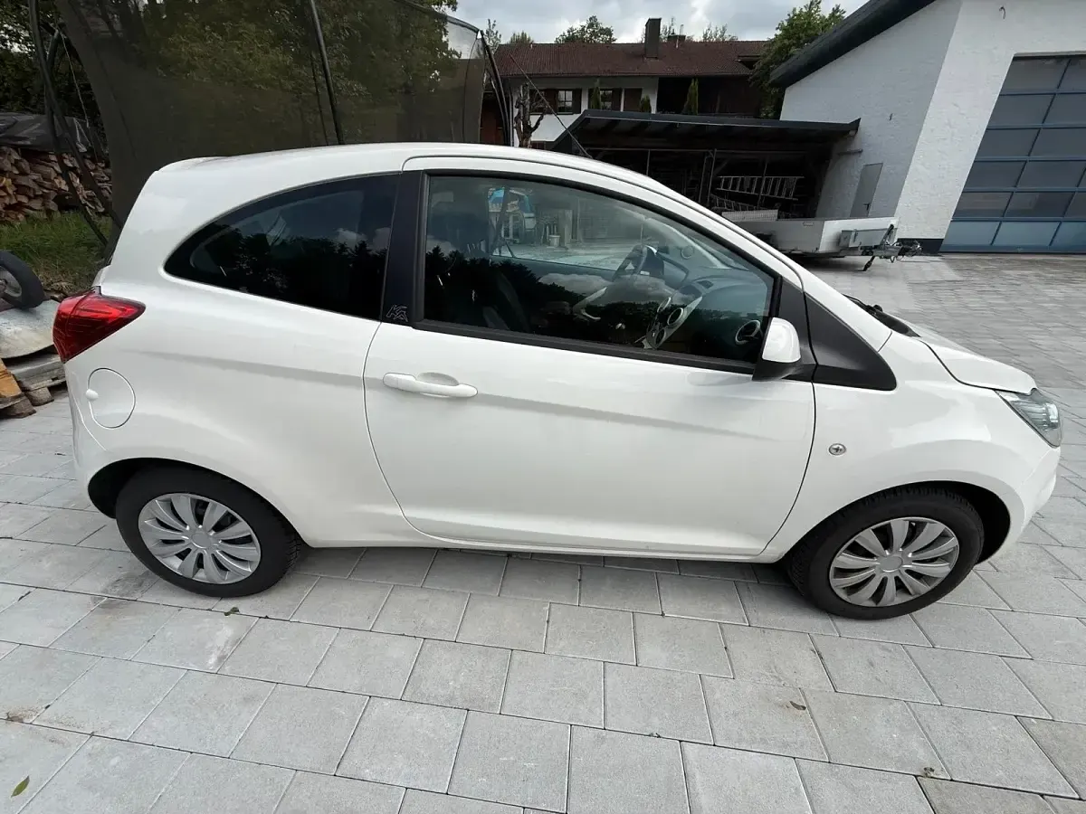 Gebraucht Ford Ka 69 PS (50 kW) 2015 Weiß Kleinwagen