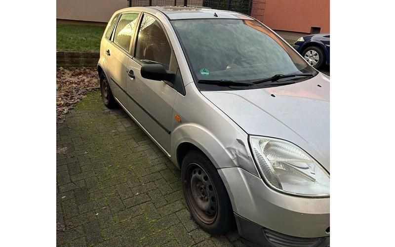 Gebraucht Ford Fiesta 69 PS (50 kW) 2004 Silber Limousine