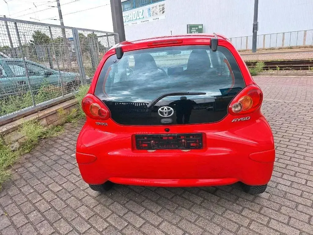 Gebraucht Toyota Aygo 68 PS (50 kW) 2008 Rot Kleinwagen