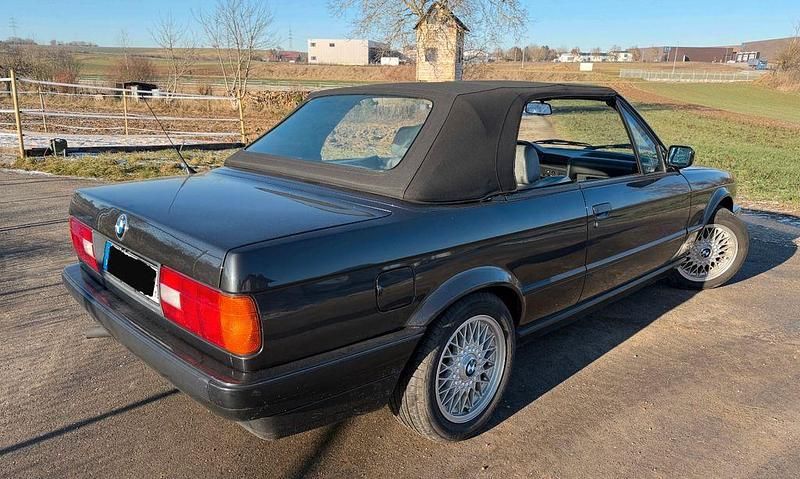 Gebraucht BMW 318 Cabriolet M Sport 116 PS (85 kW) 1991 Schwarz Cabrio