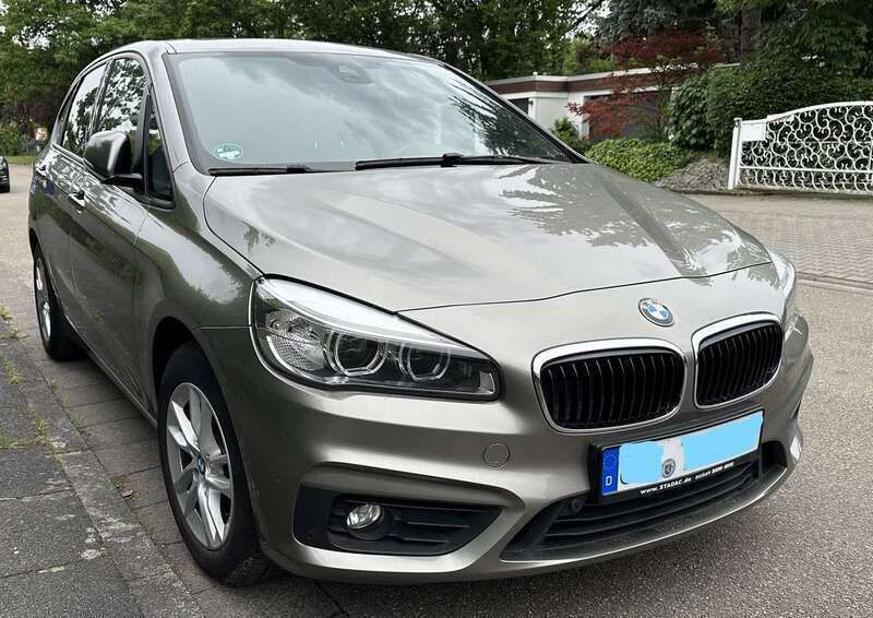 Bronze Gebraucht 2017 BMW 220 Active Tourer Advantage Van / Kleinbus | 17.900 € (Guter Preis) - Bild 1/4