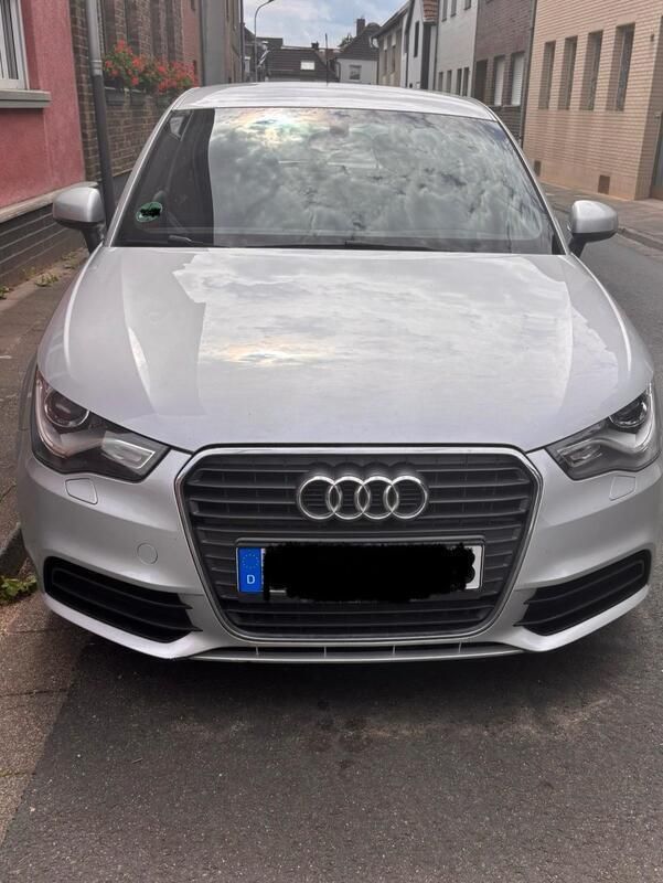 Silber Gebraucht 2011 Audi A1 Kleinwagen | 6.750 € (Fairer Preis) - Bild 1/4