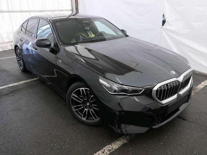 Gebraucht BMW 520 M Sport 197 PS (144 kW) 2025 Saphirschwarz metallic Limousine