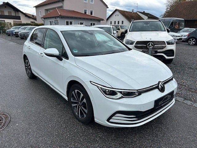 Weiß Gebraucht 2020 VW Golf VIII United Limousine | 17.990 € (Guter Preis) - Bild 1/4