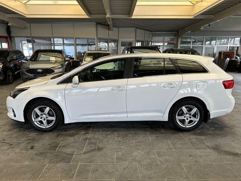 Gebraucht Toyota Avensis Sol 147 PS (108 kW) 2012 Weiß Kombi