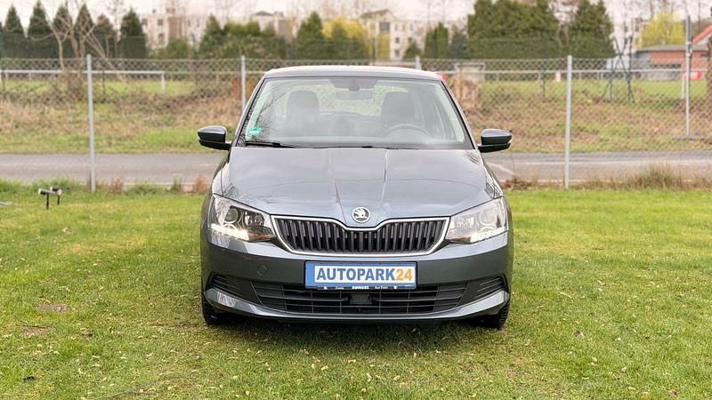Gebraucht Skoda Fabia Ambition 90 PS (66 kW) 2014 Grau Limousine