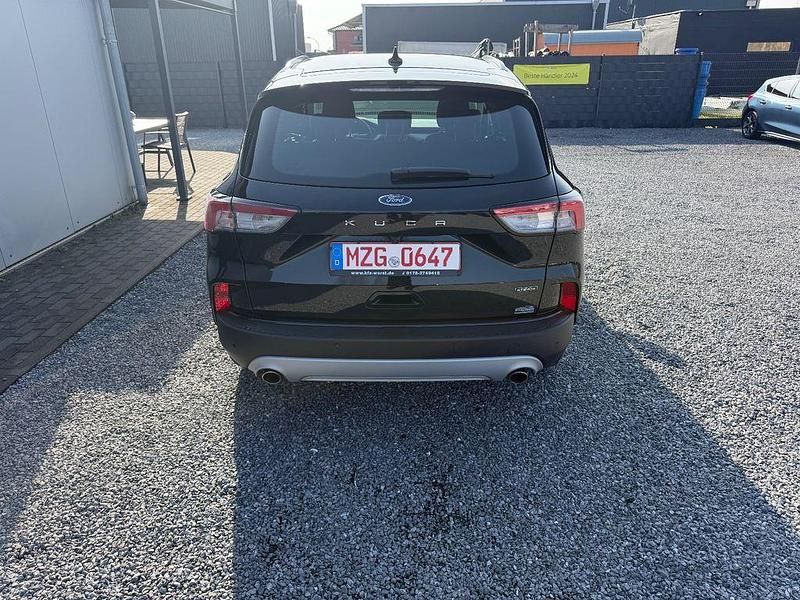 Gebraucht Ford Kuga Titanium 152 PS (111 kW) 2022 Schwarz SUV