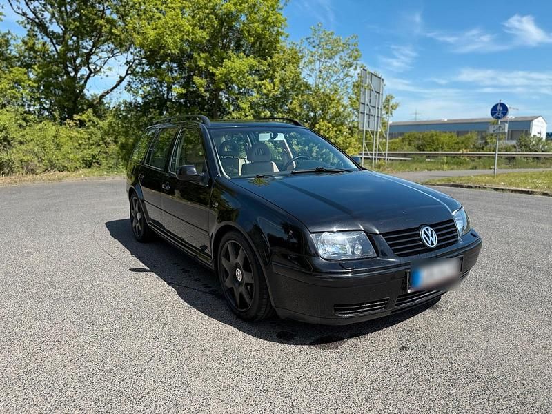 Second-hand VW Bora Highline 150 CP (110 kW) 2000 Negru Break