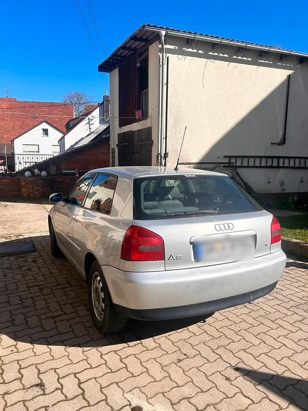 Używany Audi A3 Attraction 101 KM (74 kW) 2000 Srebrny Hatchback
