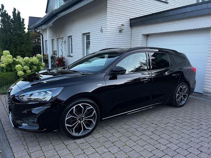 Schwarz Gebraucht 2019 Ford Focus ST-Line Limousine | 15.000 € (Fairer Preis) - Bild 1/4