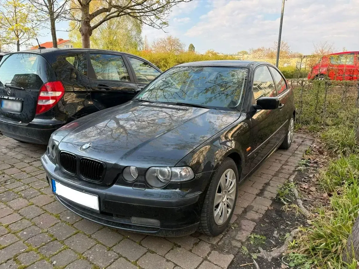 Second-hand BMW 318 143 CP (105 kW) 2003 Negru Berlinǎ