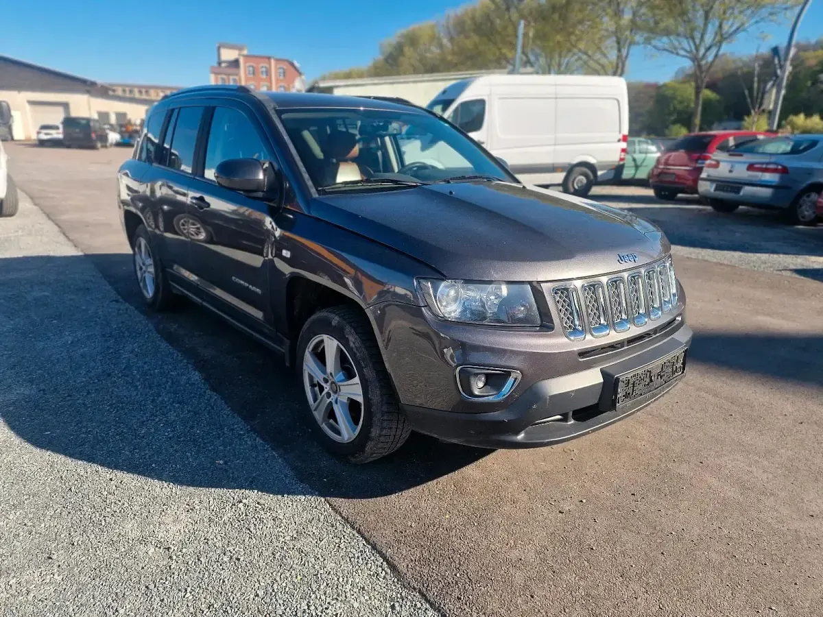 Gebraucht Jeep Compass 163 PS (119 kW) 2014 Grau SUV