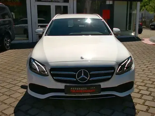 Gebraucht Mercedes E220 Avantgarde 194 PS (142 kW) 2019 Andere Limousine