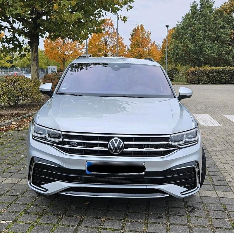 Silber Gebraucht 2024 VW Tiguan R-line SUV | 41.000 € (Etwas zu teuer) - Bild 1/4