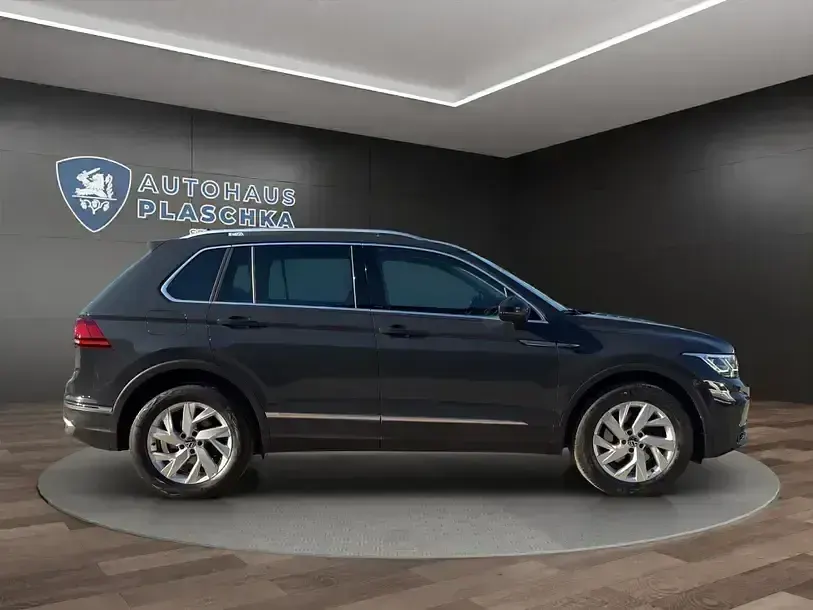 Gebraucht VW Tiguan Elegance 190 PS (139 kW) 2022 Uranograu SUV