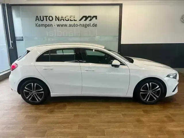 Gebraucht Mercedes A200 Progressive 163 PS (119 kW) 2024 Weiß Limousine