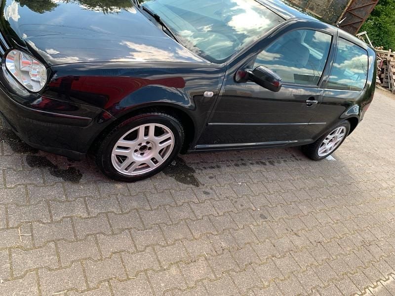 Schwarz Gebraucht 2000 VW Golf IV Limousine | 450 € (Superpreis) - Bild 1/4
