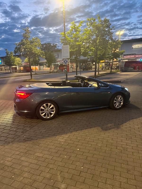 Gebraucht Opel Cascada 170 PS (125 kW) 2016 Blau Cabrio