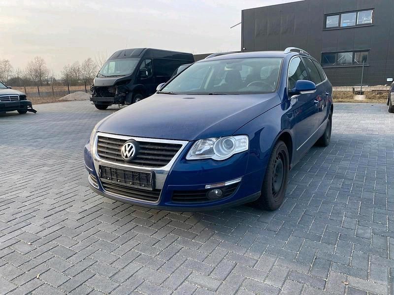 Gebraucht VW Passat 122 PS (89 kW) 2009 Blau Kombi