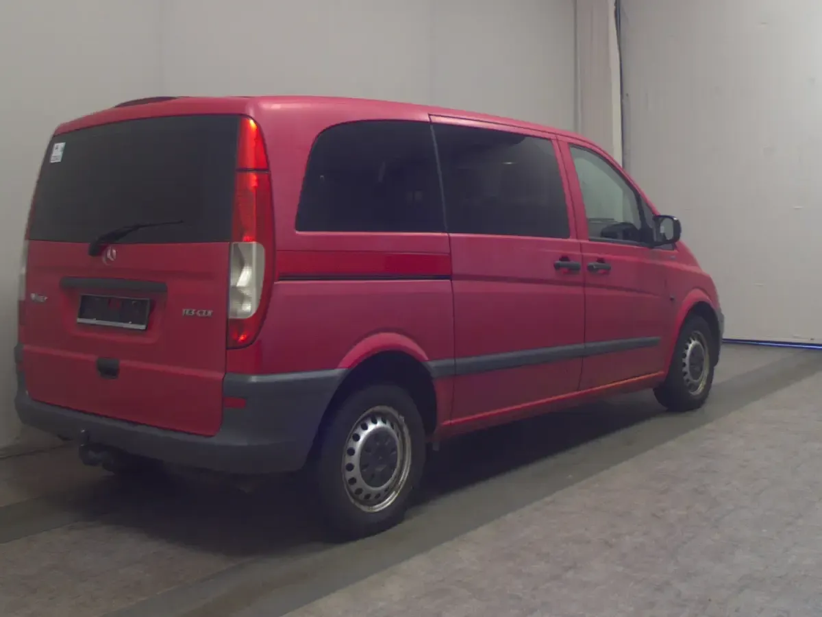 Gebraucht Mercedes Vito 136 PS (100 kW) 2012 Hibiskusrot Van