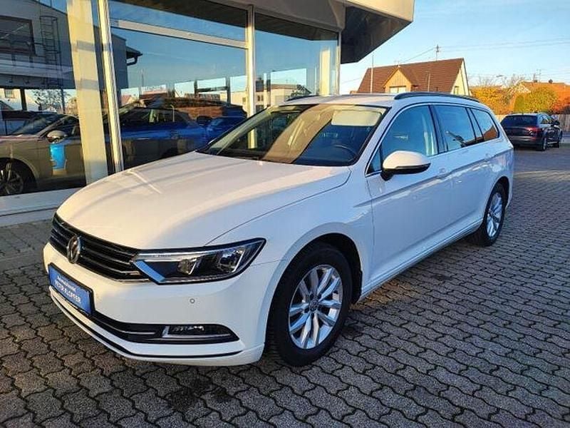 Weiß Gebraucht 2018 VW Passat Kombi | 16.980 € (Fairer Preis) - Bild 1/4