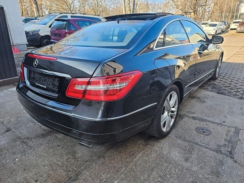 Gebraucht Mercedes E350 292 PS (214 kW) 2010 Schwarz Coupé