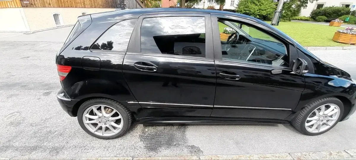 Gebraucht Mercedes B200 140 PS (102 kW) 2009 Schwarz Van / Kleinbus