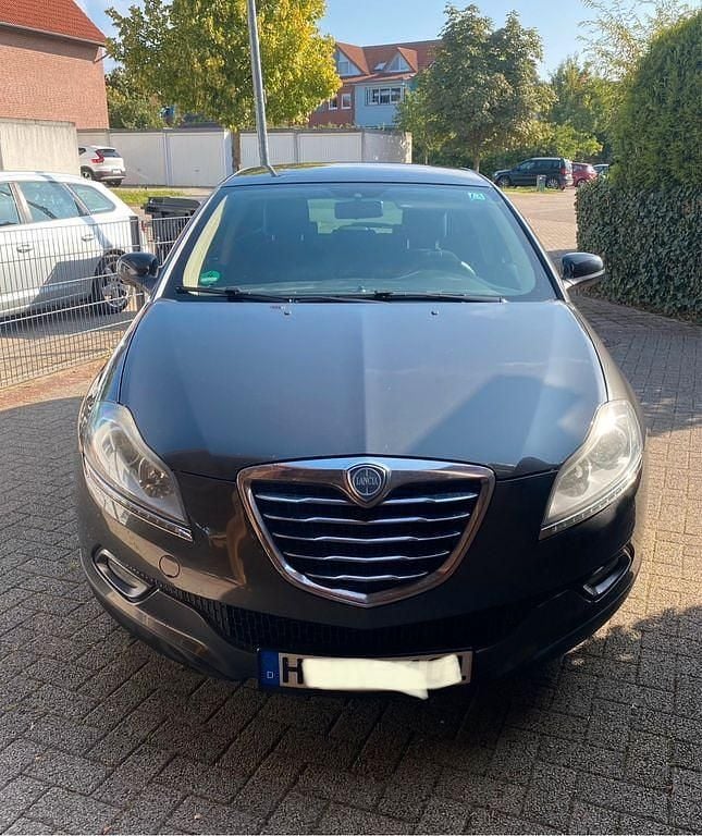 Grau Gebraucht 2012 Lancia Delta Limousine | 5.250 € (Fairer Preis) - Bild 1/4