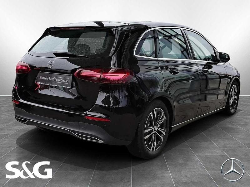 Gebraucht Mercedes B200 Progressive 163 PS (119 kW) 2024 Unilack nachtschwarz Van / Kleinbus
