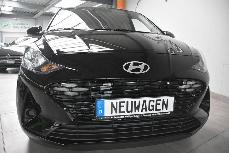Neu Hyundai i10 Advanced 79 PS (58 kW) 2025 Schwarz Kleinwagen