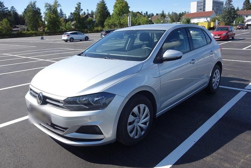 Silber Gebraucht 2018 VW Polo Comfortline Kleinwagen | 10.990 € (Guter Preis) - Bild 1/4