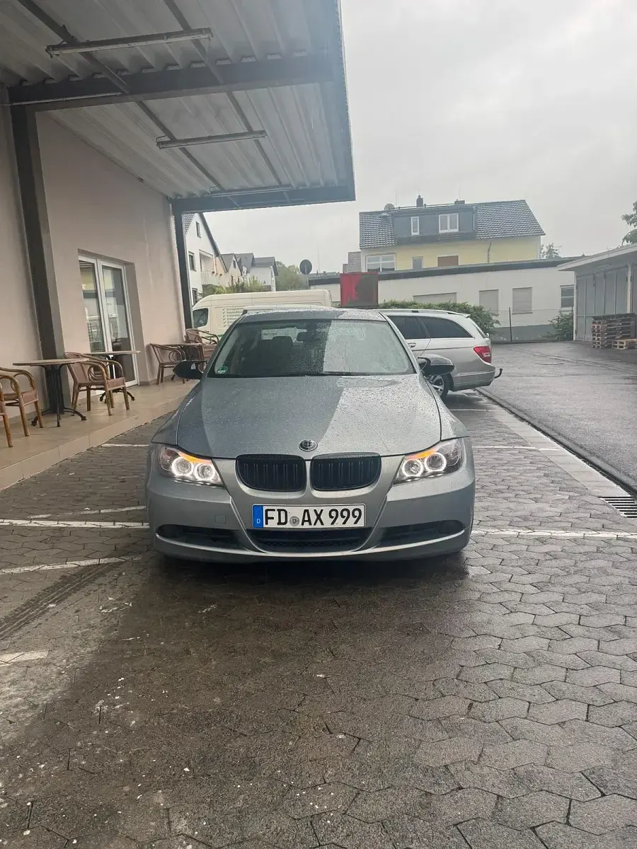 Gebraucht BMW 320 150 PS (110 kW) 2006 Grau Limousine
