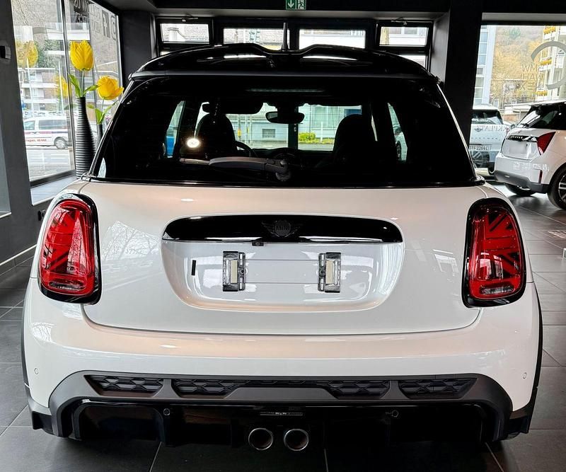 Gebraucht Mini John Cooper Works 178 PS (130 kW) 2023 Weiß Kleinwagen