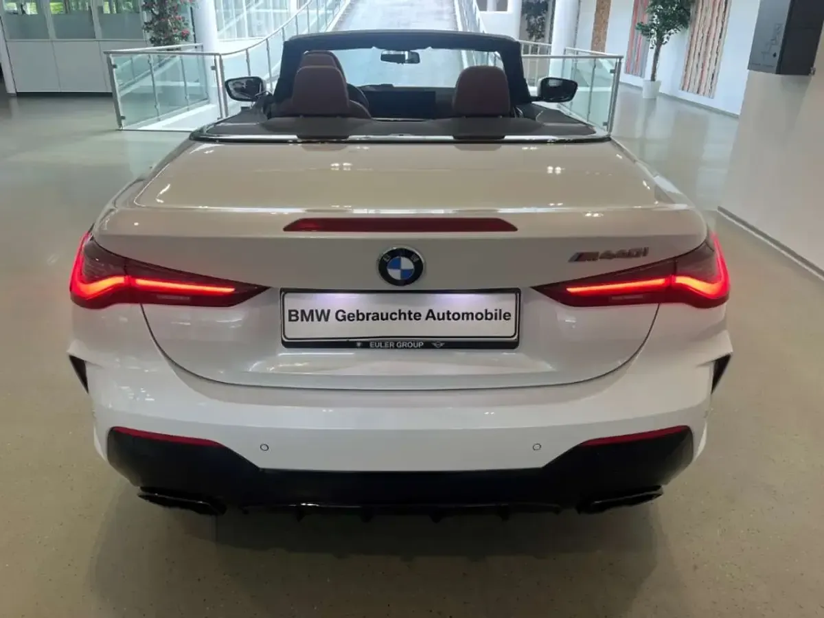 Gebraucht BMW 440 387 PS (284 kW) 2023 Mineralweiss metallic Cabrio